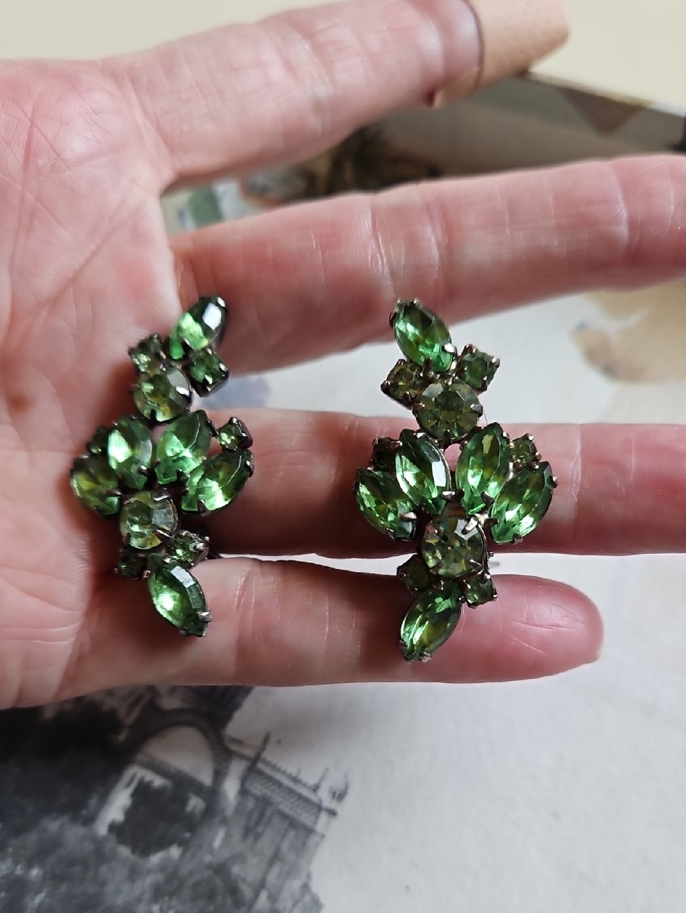 Vintage two-tone green rhinestones clip on earrings Tight Clasp Stunning Colors - Picture 5 of 6